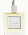 Olien, der dufter varmt af lavendel og vanille, kan både bruges i badet eller direkte på kroppen, som del af en fugtgivende kropsmassage.
Aroma Therapy Body Oil, Tromborg, 420 kr.