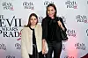 Amalie Szigethy med datter Josephine på rød løber foran 'The Devil Wears Prada 2' væg