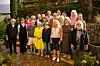 Gruppe af ældre deltagere står udendørs på Mallorca og poserer til foto.