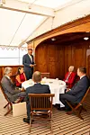 Dronning Margrethe havde iinviteret borgmestrene fra Guldborgsund og Vordingborg samt repræsentanter fra Vejdirektoratet ombord på Dannebrog.