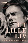Sort-hvid bogforside til Et lille liv med smertefuldt ansigt i closeup og titel i store lyserøde bogstaver.