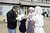 Flere gæster var mødt op for at se Badehotellet og skuespillerne fra serien.
