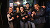 Gruppe deltagere fra Landmand søger kærlighed med laser game-veste og våben i Action House