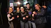 Gruppe deltagere fra Landmand søger kærlighed med laser game-veste og våben i Action House