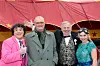 Benny fik Ridderkorset for 17 år siden, og det var fast tradition, når
Cirkus Arena lå ved Tangkrogen i Århus, at så kom prins Henrik og så
forestillingen.
– Jeg har en fin chesterfieldstol i min cirkusvogn, som prinsen altid sad
i, når vi fik et glas vin. Den hedder Prins Henriks Stol til minde om ham.