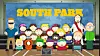 South Park-figurerne står samlet foran et blåt bagtæppe med gul South Park-logo.