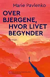 Bogforside med titel og en lille vandrerfigur i røde og orange bjerglandskaber.