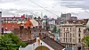 Rooftop-udsigt over Savamala i Beograd med ældre bygninger og kupler i det fjerne.