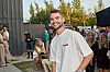 Smilende gæst foran andre deltagere ved Reality Awards Sommerfest 2026
