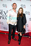 Kasper Skak og Helena Witt på rød løber foran The Devil Wears Prada 2 fotovæg.