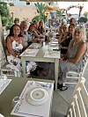 Turen bød på flere
kulinariske oplevelser i det græske.
Her ses Buller og
kæresten Anni, Birthe, Anette på 69,
Gitte på 64, 67-årige
Karin, Ole, 75-årige
Dorthe, Iben på 62
og Jena til middag
efter bådturen.Turen bød på flere
kulinariske oplevelser i det græske.
Her ses Buller og
kæresten Anni, Birthe, Anette på 69,
Gitte på 64, 67-årige
Karin, Ole, 75-årige
Dorthe, Iben på 62
og Jena til middag
efter bådturen.