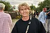 Smilende gæst ved Reality Awards sommerfest 2026 i udendørs selskab