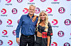 Jakob Kjeldbjerg og Viola Dahl foran fotovæg med TV3- og Viaplay-logoer.