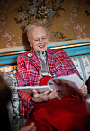 ALT for damernes chefredaktør havde medbragt ugeblade fra de seneste 80 år, som dronning Margrethe
bladrede i med stor fornøjelse.