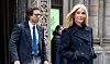 Gwyneth Paltrow går udenfor i New York.