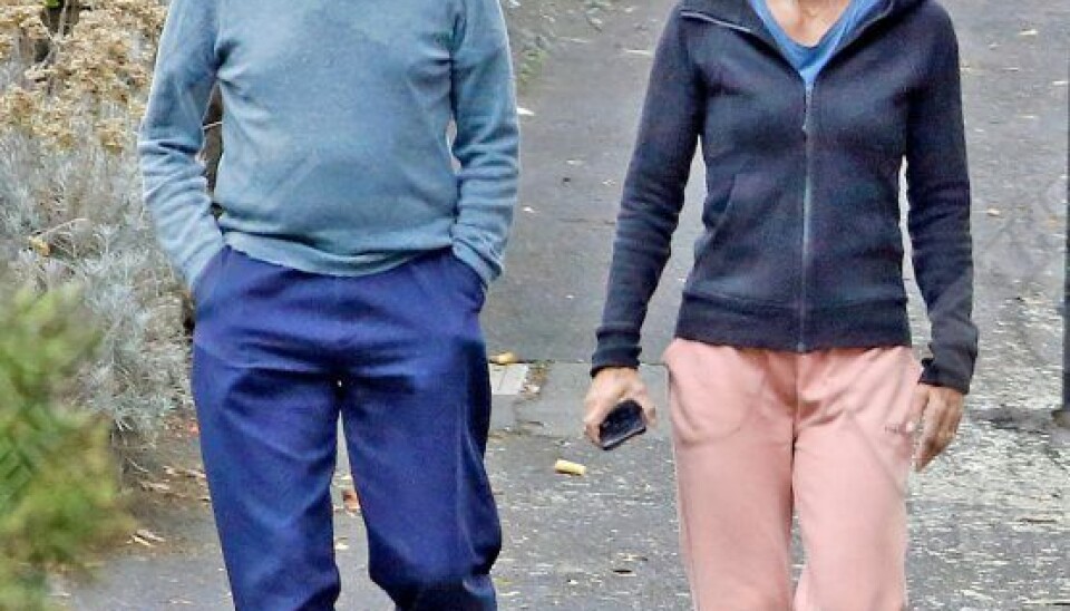 John Donaldson på en spadseretur i Hobart med datteren Jane.(Foto: Mega Agency)