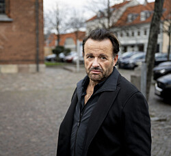 Dennis Knudsen hylder afdød datter