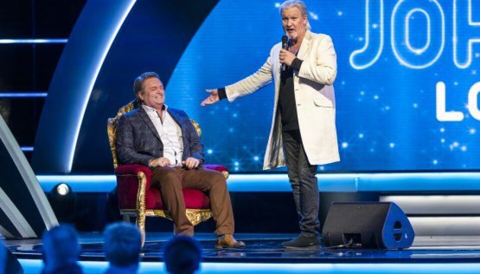 'Hold Me Now' sang Johnny Logan, 68, til sin navnebror, der meget passende havde fået en kongestol til lejligheden. (Foto: Klaus Bo Christensen)