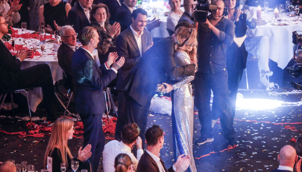 Caroline Wozniacki blev modtaget med kærlige kram af sin mand og sin bror (Foto: Niels Henrik Dam)