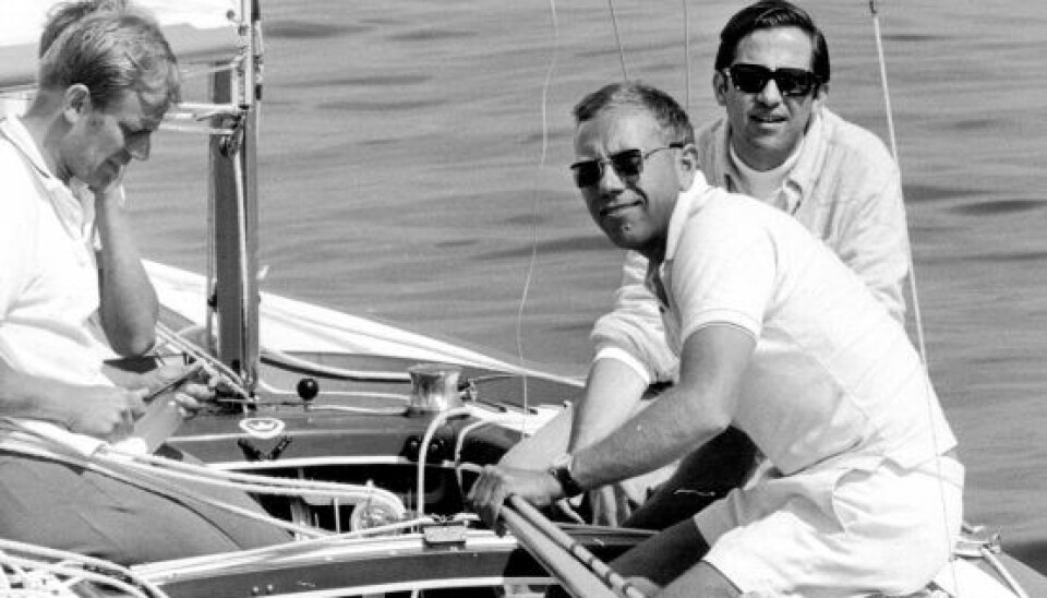 Den legendariske sejlsportsmand Paul Elvstrøm var coach for kong Konstantin, så Konstantin vandt en OL guldmedalje i 1960 i dragebåd, og siden sejlede de soling-båd sammen. (Foto: Getty Images)