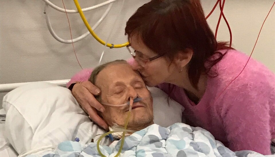 Leo svævede
mellem liv og
død efter den
første operation. (Foto: Privat)