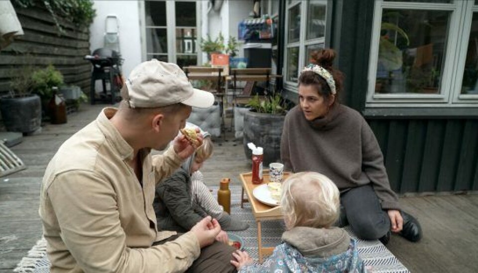Petra og familien fra tv-programmet 'Petra slukker for strømmen' (Foto: Per Arnesen/TV 2)