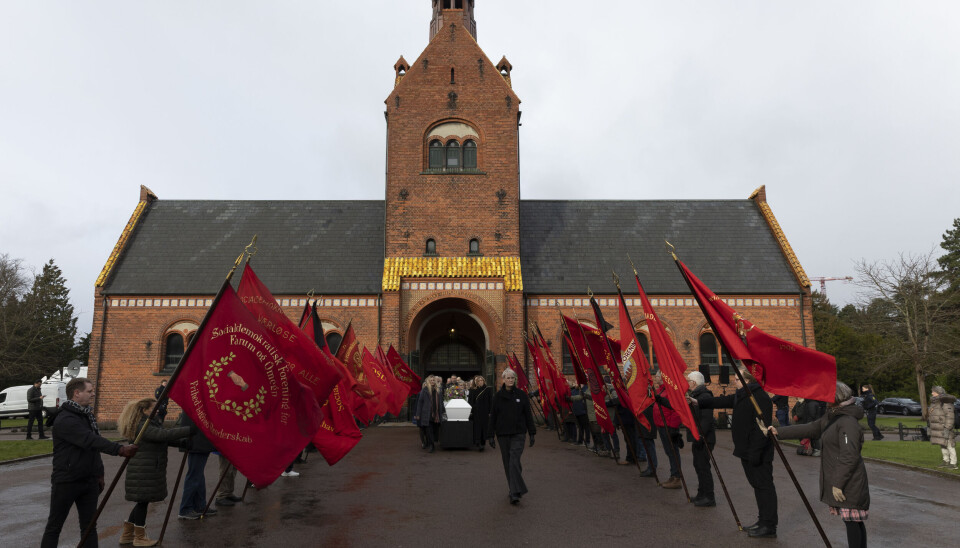 På en katafalk blev kisten ført til graven. (Foto: Lars E. Andreasen)