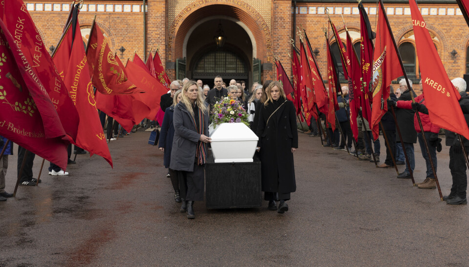 På en katafalk blev kisten ført til graven. (Foto: Lars E. Andreasen)