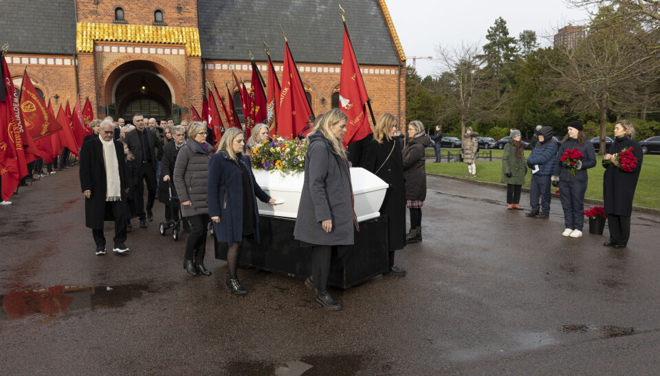 På en katafalk blev kisten ført til graven. (Foto: Lars E. Andreasen)