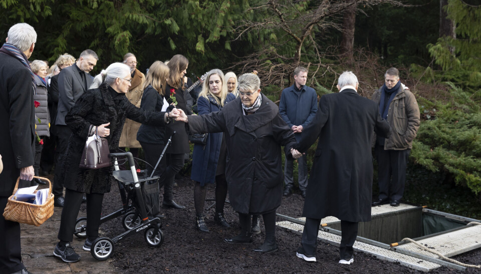 Ritts lillebror, Nels, kastede også en rose. (Foto: Lars E. Andreasen)