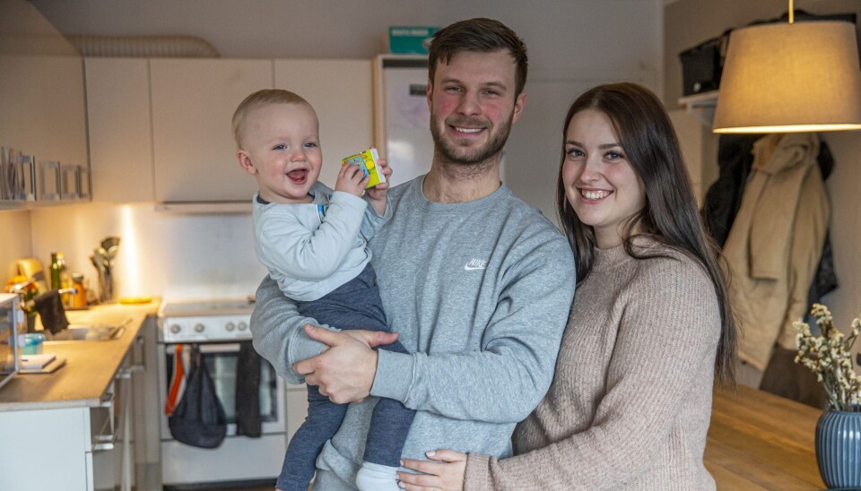 'Årgang 20'-familien fra Lyngby består af lille Louie, far Daniel, 24 og mor Maria, 23 (Foto: Michael Stub)