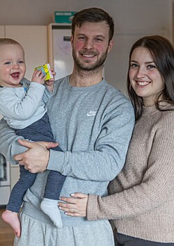 Fødselsdag gik helt galt: 'Årgang 20'-Louie endte på hospitalet