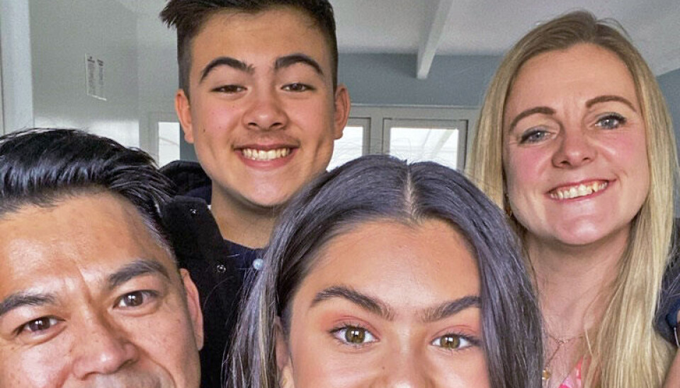 Foruden Kien og Clara består familien af mor, Camilla, og lillebror, Elias.