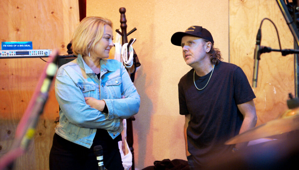 Selv om Lars Ulrich er millardær og superstjerne, så glemmer han ikke, hvor han kommer fra. – Han kan navnene på
alle sine gamle folkeskolekammerater. Han viste mig sit
gamle klassebillede og fortalte mig, hvem de hver især er.