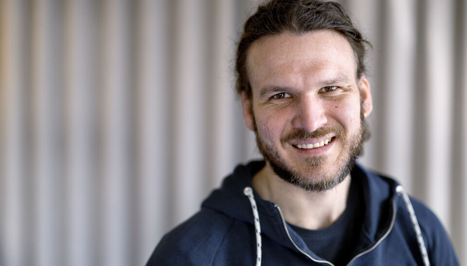 – Vi kan se på Hugo, den
ældste, at det begynder at
blive interessant med en
skærm. Det er et tids
-
punkt i hans liv, hvor vi
skal vise ham, at man
kan lege på mange må
-
der. Det behøver ikke
være med en iPad i hån
-
den. Det kan også være
udenfor og ude i naturen.