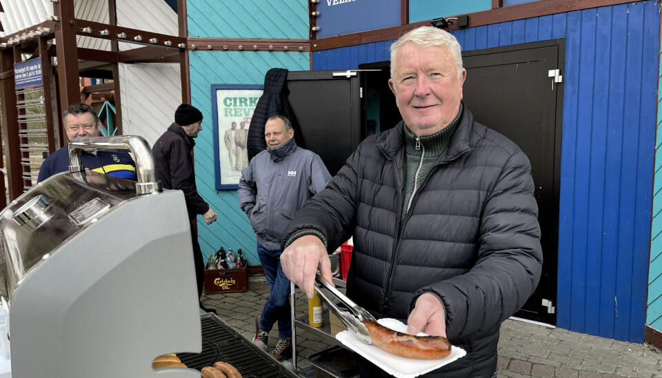 Torben ”Træsko”
Pedersen, 74, havde travlt ved grillen.