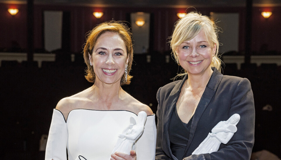 – Jeg har afstandsbeundret dig i årevis, så det var fantastisk endelig at spille sammen med dig, sagde Sofie
Gråbøl til Lene Maria Christensen, 50, som fik prisen
for Bedste Kvindelige Birolle for sin rolle i ”Rose”, hvor
de spiller søstre.
