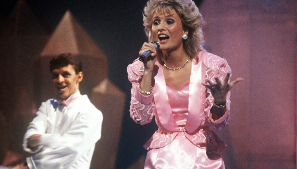 Der var svip i håret og masser af lyserød polyester,
da Lise Haavik sammen med gruppen Trax vandt i
1986 med 'Du er fuld af løgn', og fik en 6. plads til
Eurovision.